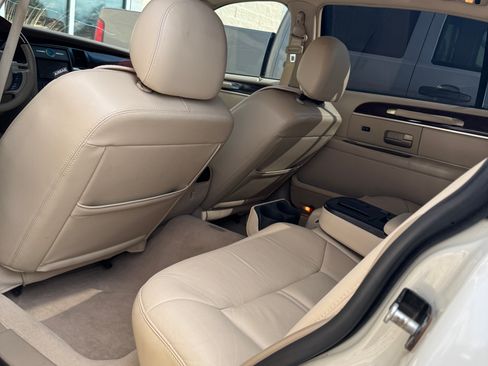 Used 2006 Lincoln Town Car Signature L image 20