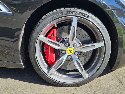 Used 2014 Ferrari California image 23