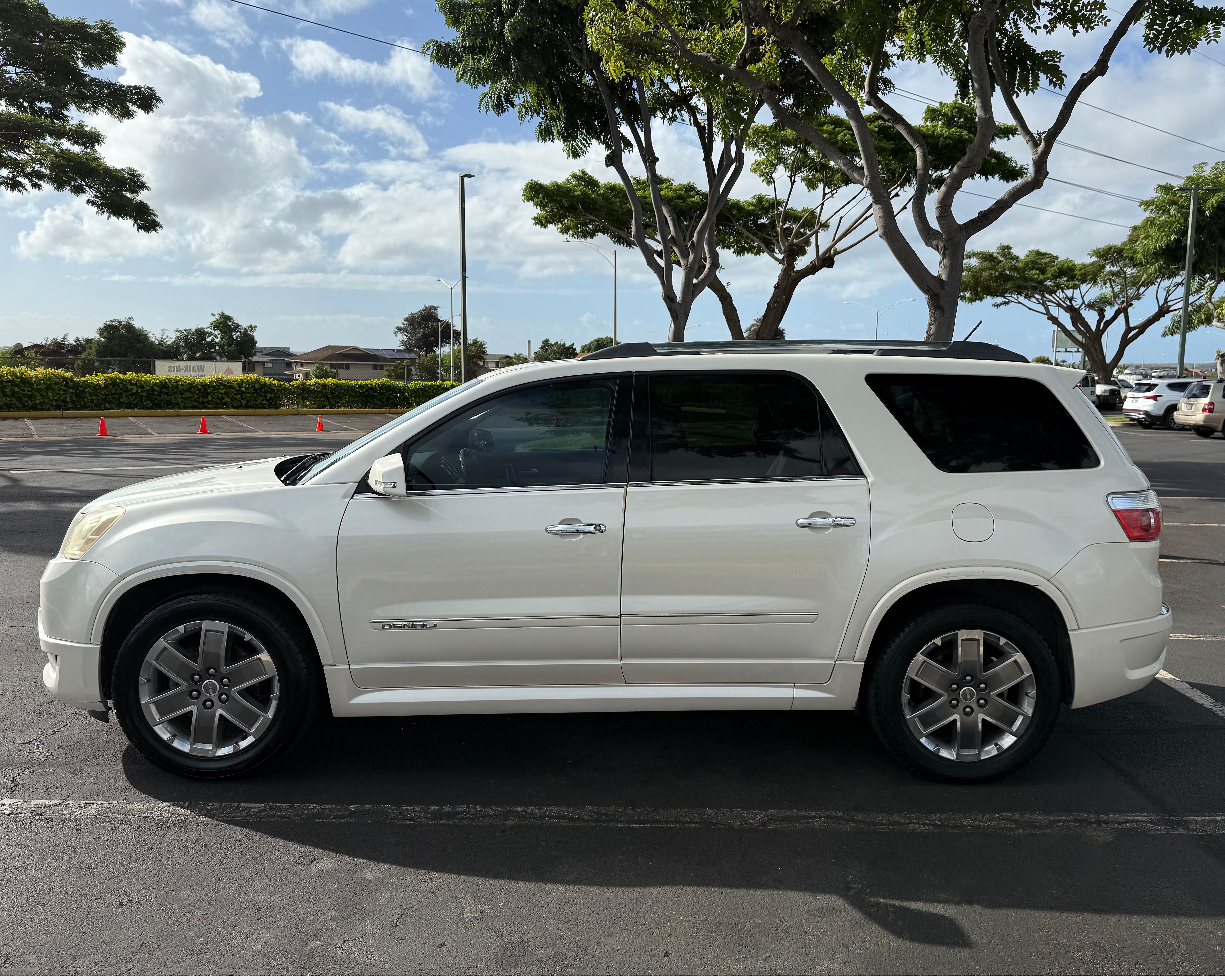 Used 2012 GMC Acadia Denali AWD/4WD image 4