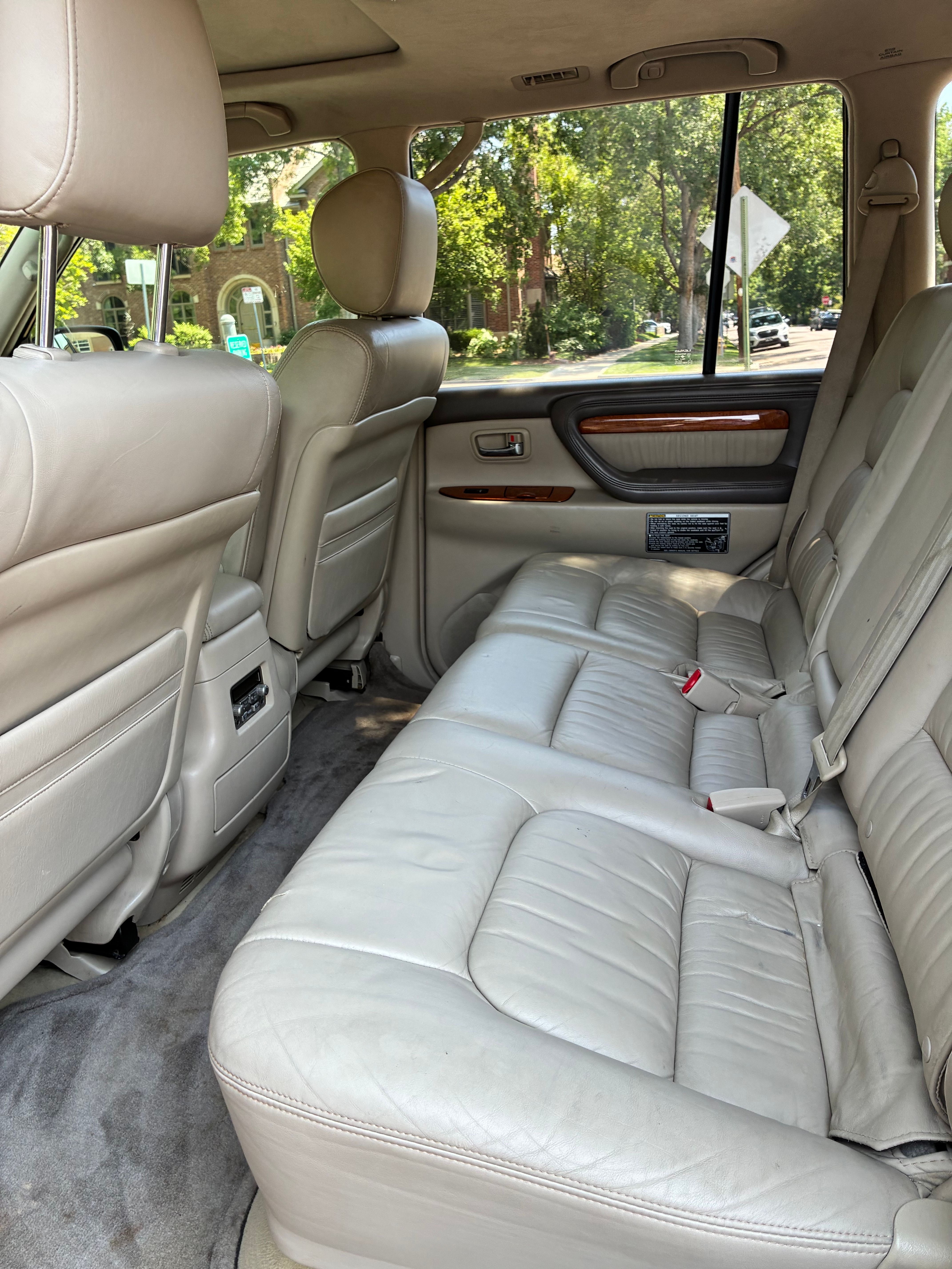 Used 2007 Lexus LX 470 4WD w/ Preferred Accessory Pkg image 10