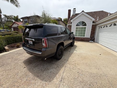Used 2017 GMC Yukon Denali w/ Open Road Package AWD/4WD image 6