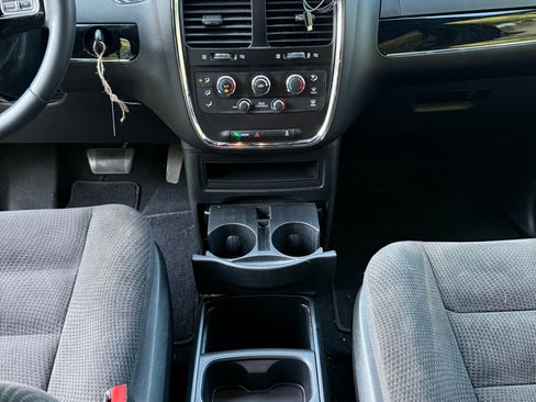 Used 2017 Dodge Grand Caravan SE FWD image 11
