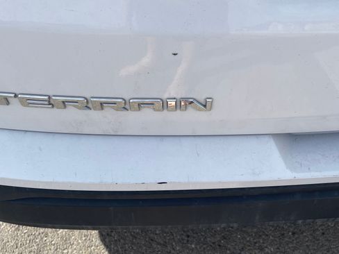 Used 2018 GMC Terrain SLE image 2