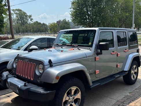Used 2016 Jeep Wrangler Unlimited Sahara w/ Max Tow Package AWD/4WD image 2
