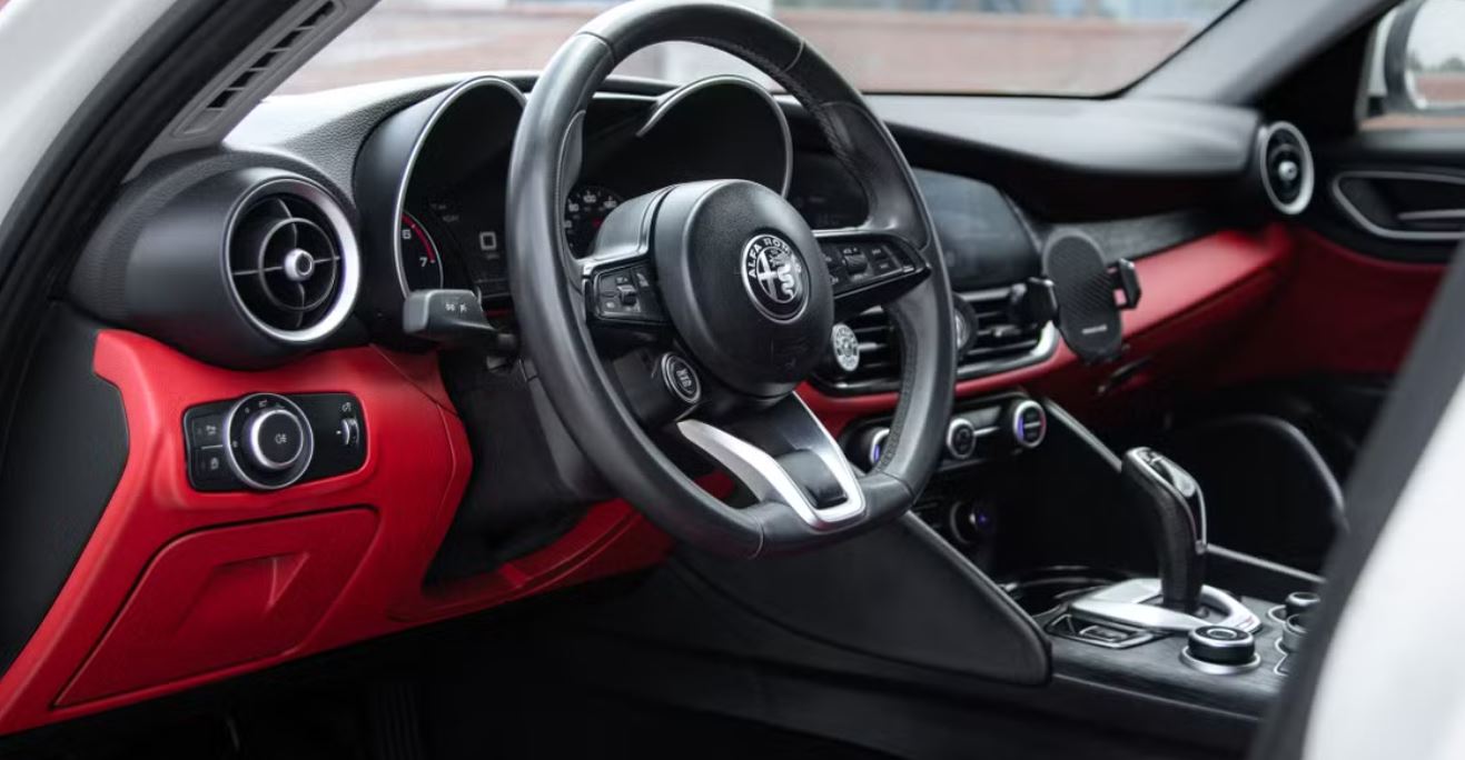Used 2020 Alfa Romeo Giulia RWD image 17