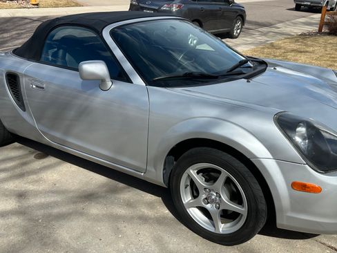 Used 2001 Toyota MR2 Spyder Convertible 2D image 4