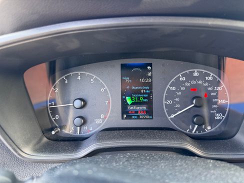 Used 2024 Toyota Corolla Cross LE w/ Moonroof Package image 8