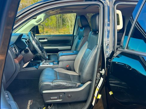 Used 2018 Toyota Tundra Limited w/ Limited Premium Package image 9