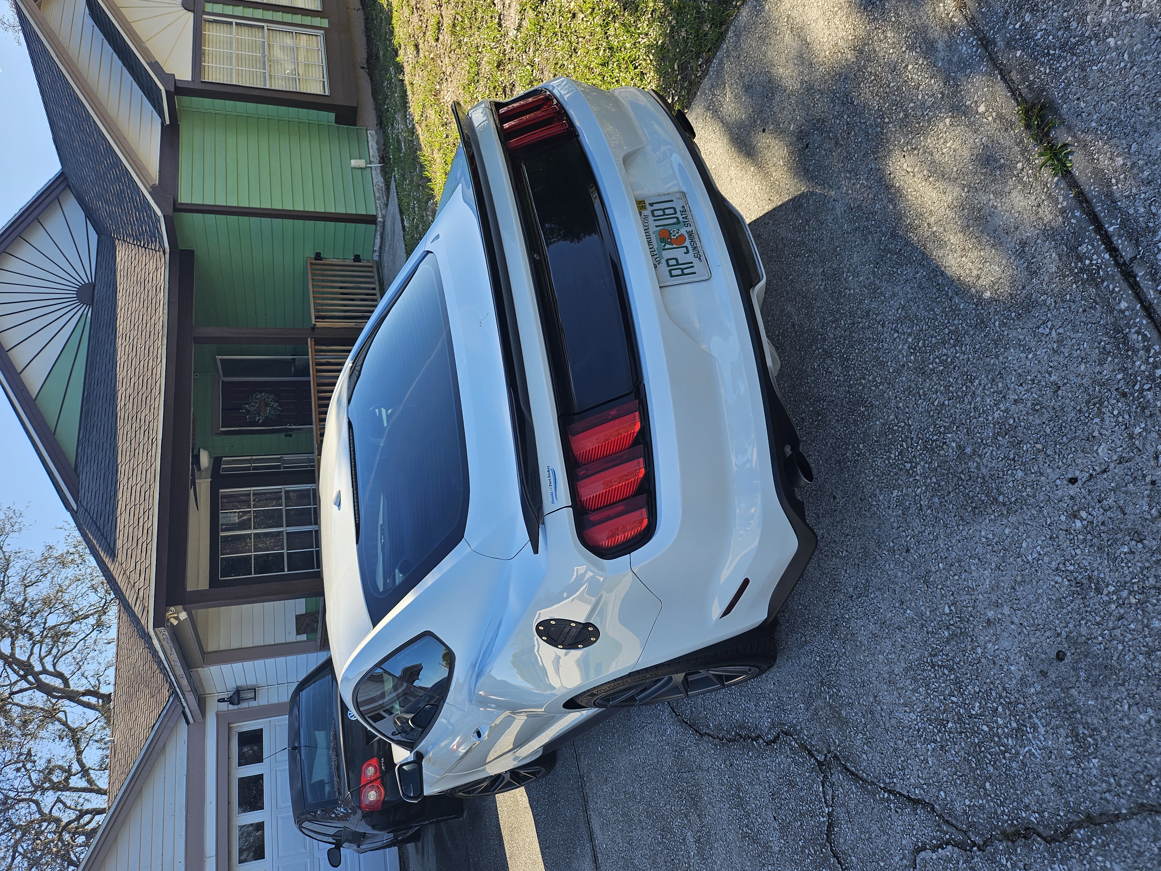 Used 2017 Ford Mustang Premium RWD image 4