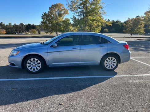 Used 2013 Chrysler 200 LX image 2