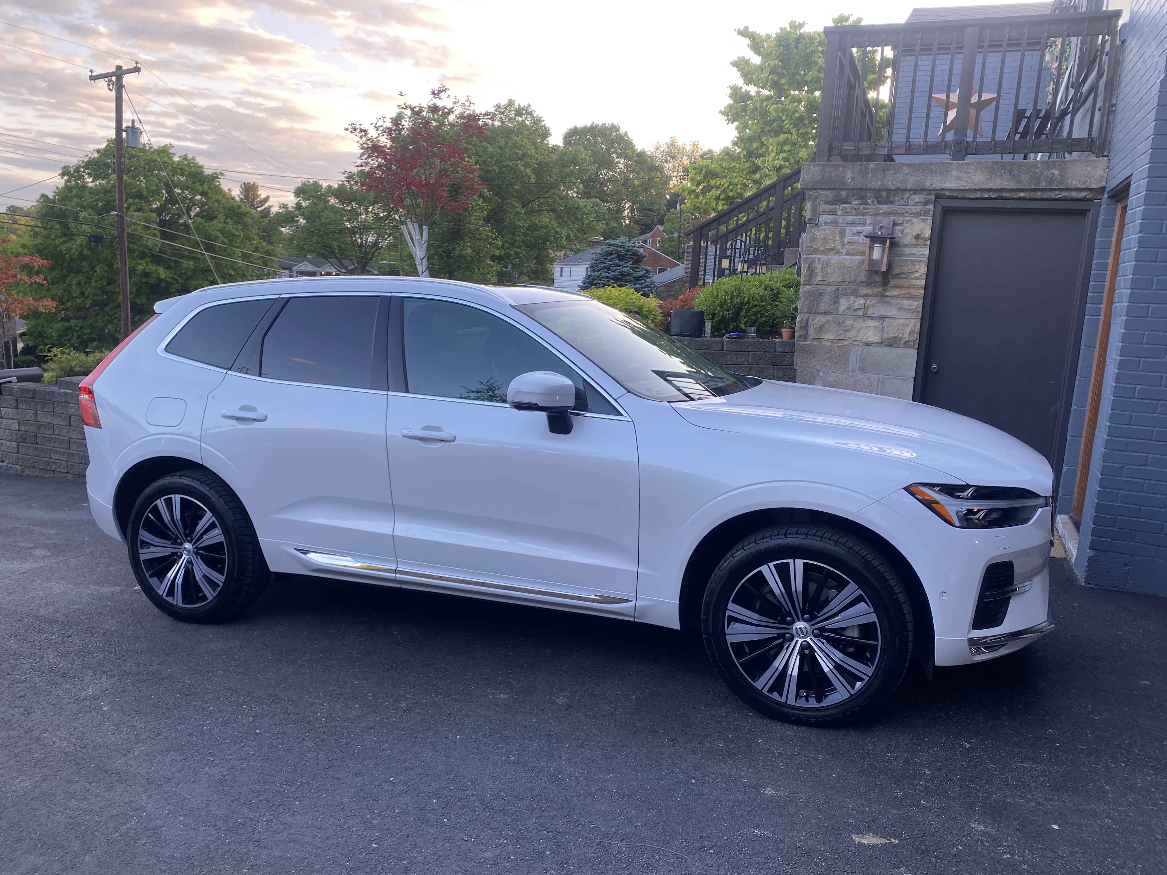 Used 2022 Volvo XC60 B6 Inscription w/ Advanced Package AWD/4WD image 1