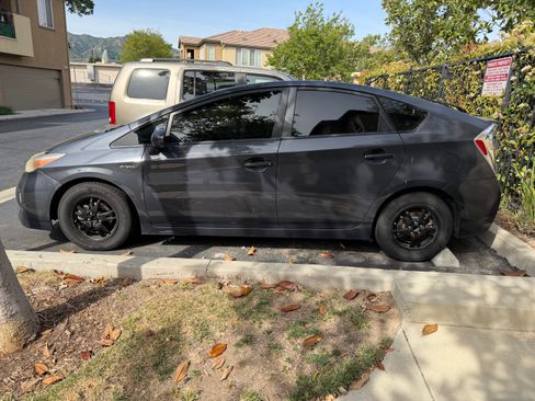 Used 2014 Toyota Prius Two image 2