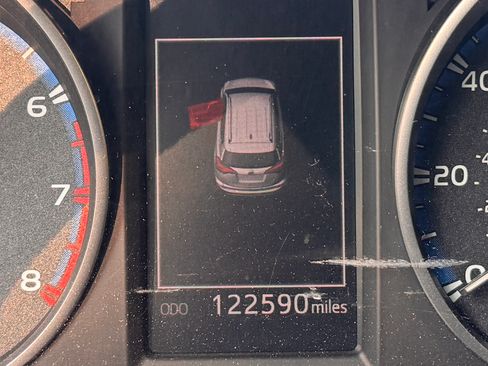 Used 2018 Toyota RAV4 XLE AWD/4WD image 16