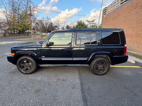 Used 2008 Jeep Commander Sport image 4