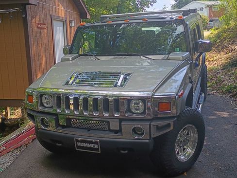 Used 2003 HUMMER H2 w/ Preferred Equipment Group AWD/4WD image 2