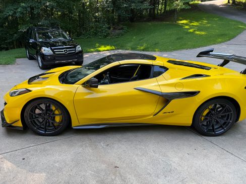 Used 2026 Chevrolet Corvette ZR1 w/ ZR1 Carbon Fiber Aero Package RWD image 8