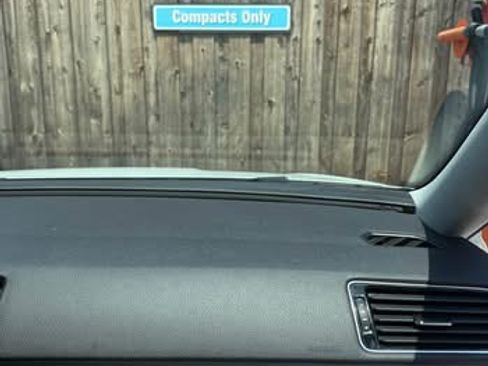 Used 2018 Volkswagen Passat 2.0T SEL Premium image 10