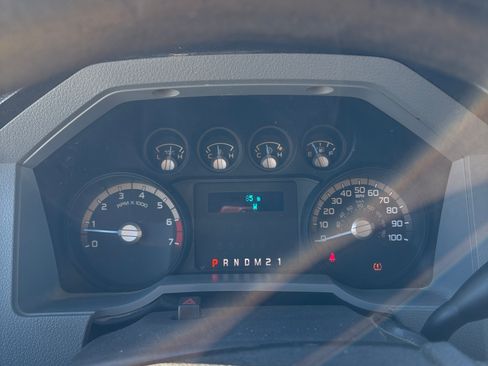 Used 2014 Ford F250 XLT w/ XLT Interior Package image 9