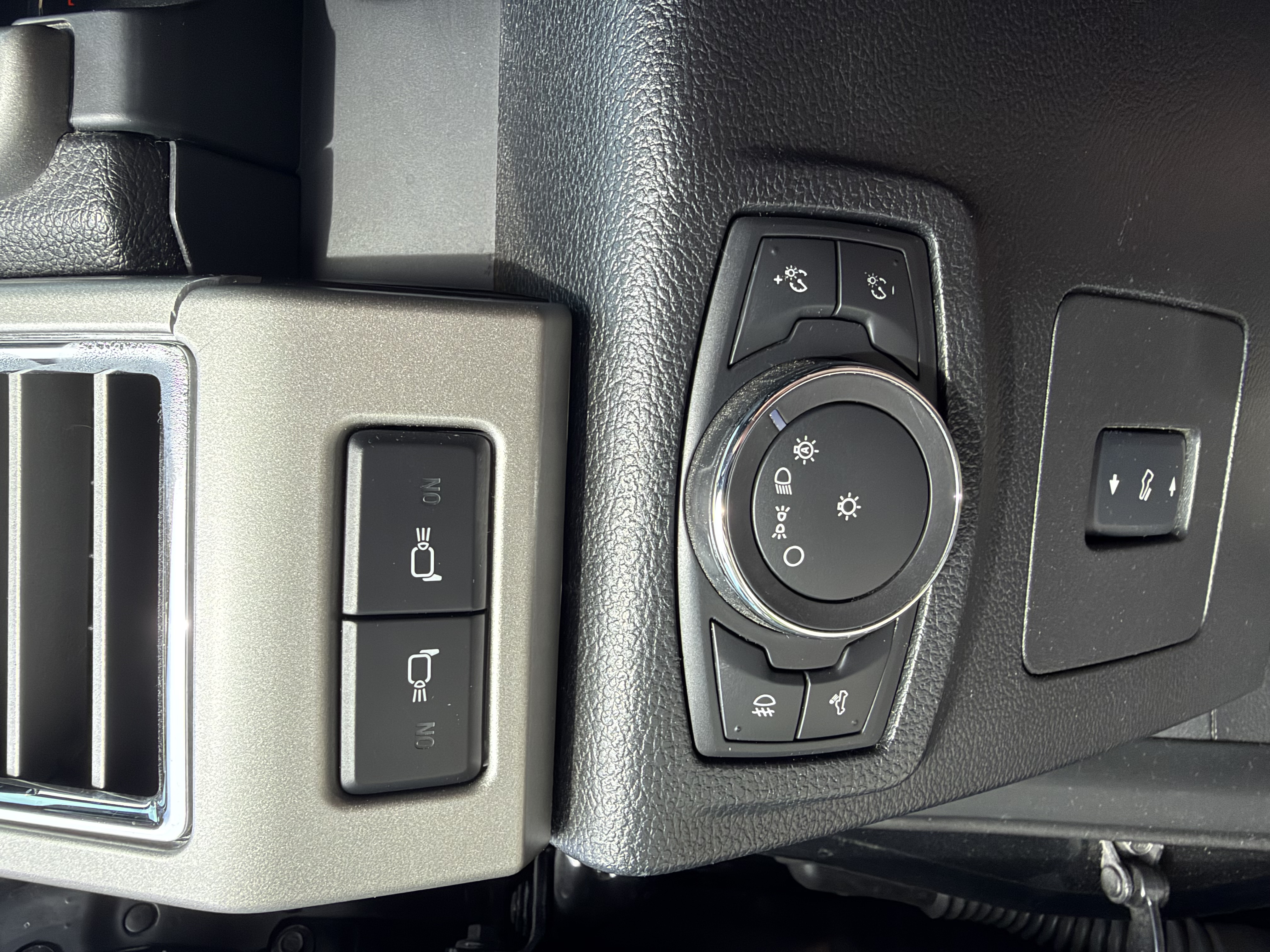 Used 2015 Ford F150 Lariat AWD/4WD image 21