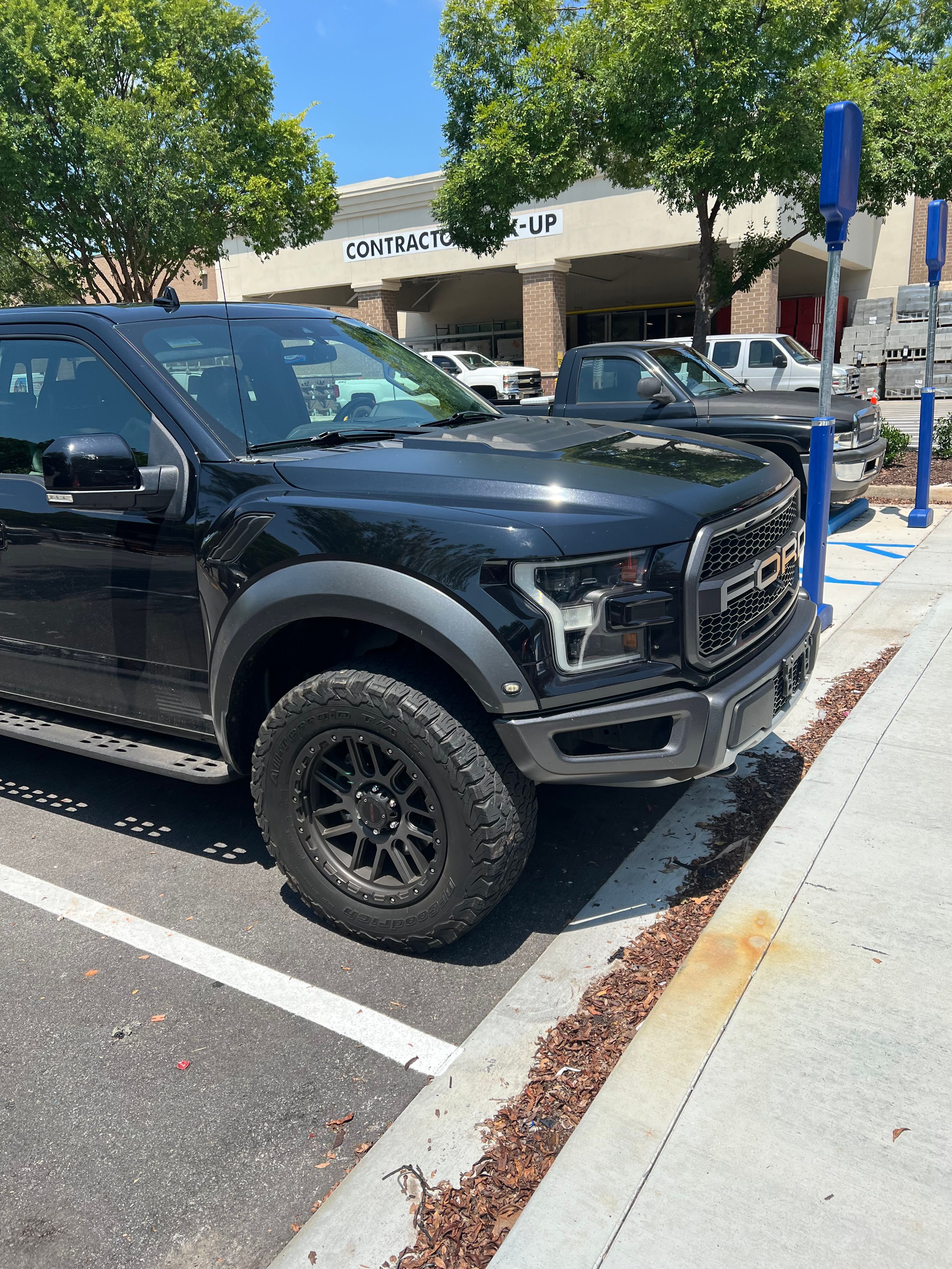 Used 2019 Ford F150 Raptor w/ Equipment Group 802A Luxury AWD/4WD image 2