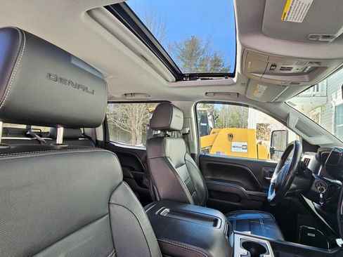 Used 2015 GMC Sierra 2500 Denali w/ Duramax Plus Package image 18