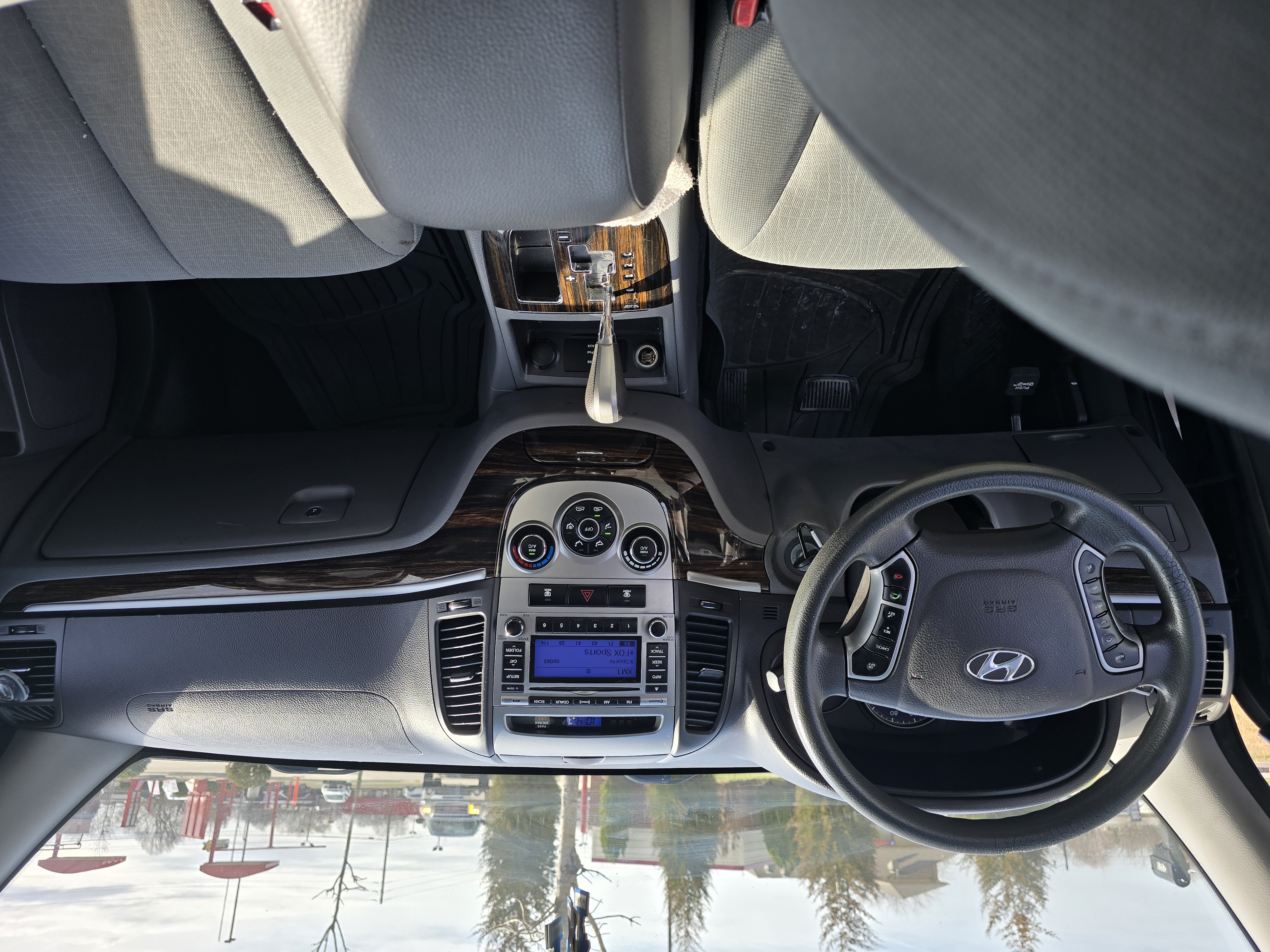 Used 2010 Hyundai Santa Fe GLS FWD image 11
