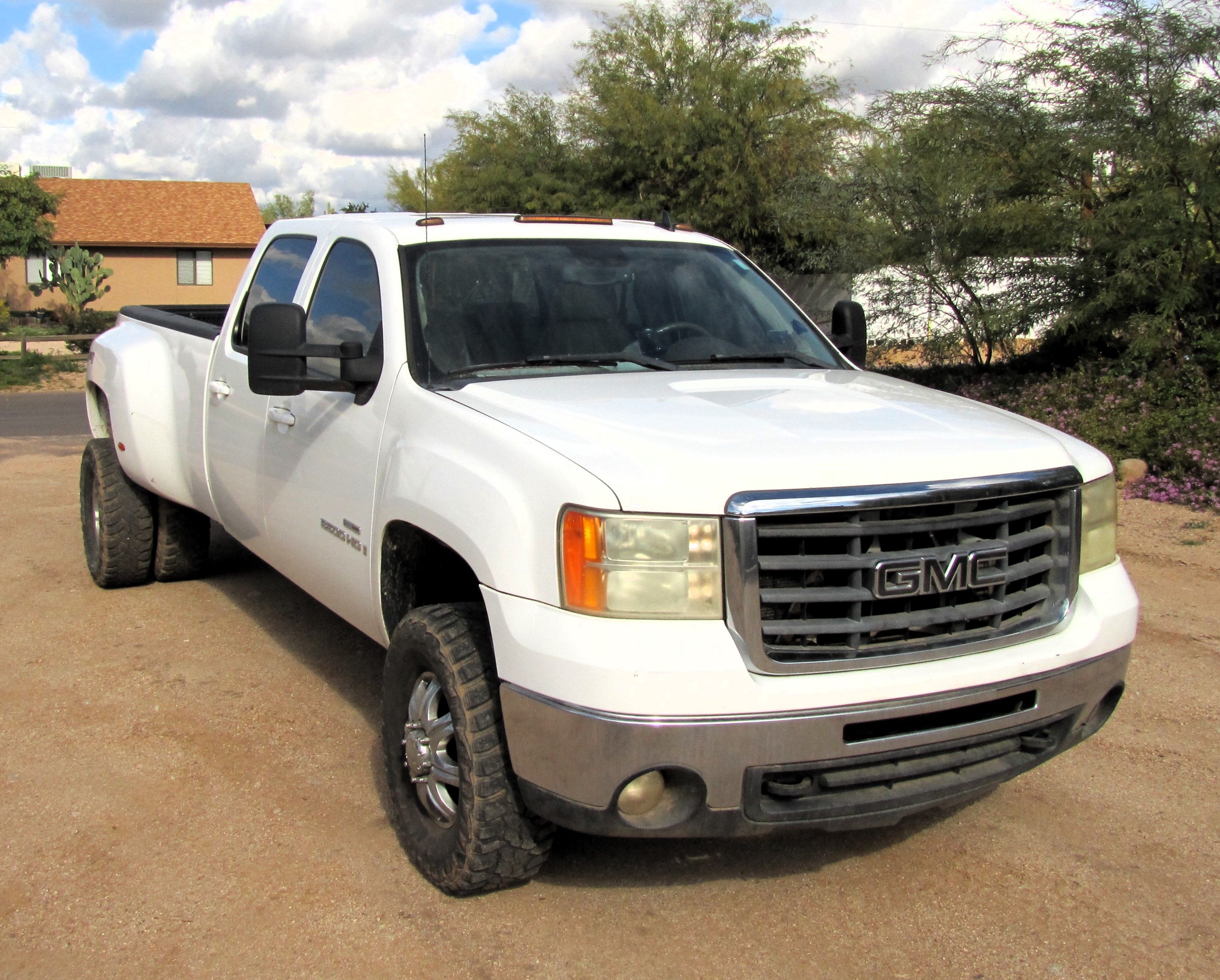 Used 2007 GMC Sierra 3500 SLT w/ Convenience Package AWD/4WD image 4