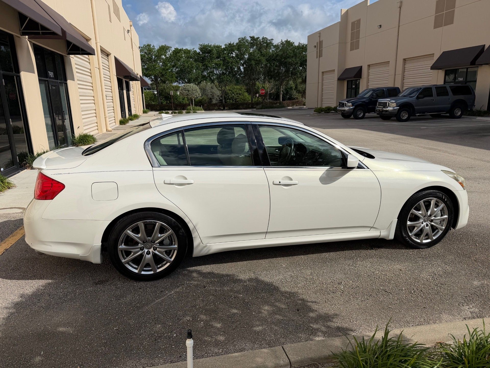 Used 2010 INFINITI G37 Journey w/ Premium Pkg RWD image 4