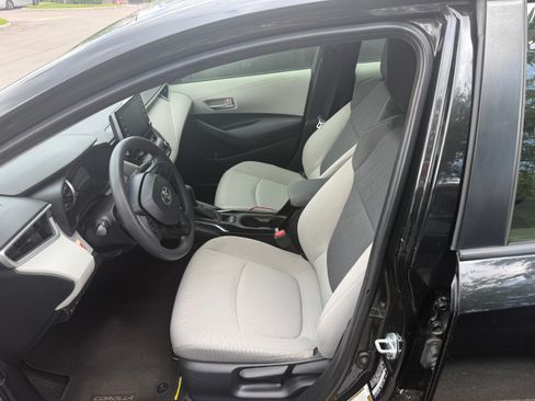 Used 2020 Toyota Corolla LE image 5