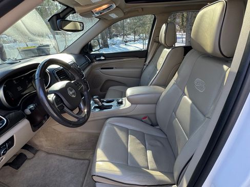 Used 2019 Jeep Grand Cherokee Overland image 8