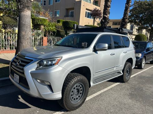 Used 2015 Lexus GX 460 image 2