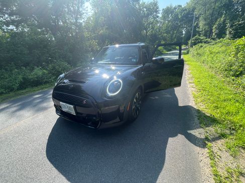 Used 2022 MINI Cooper S w/ Premium Package image 6