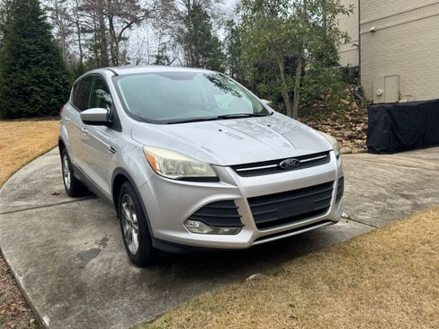 Used 2014 Ford Escape SE image 2