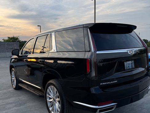 Used 2024 Cadillac Escalade Luxury w/ LPO, Floor Liner Package AWD/4WD image 5