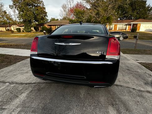 Used 2017 Chrysler 300 C w/ Safetytec Plus Group image 6