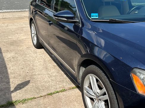 Used 2012 Volkswagen Passat TDI SE FWD image 4