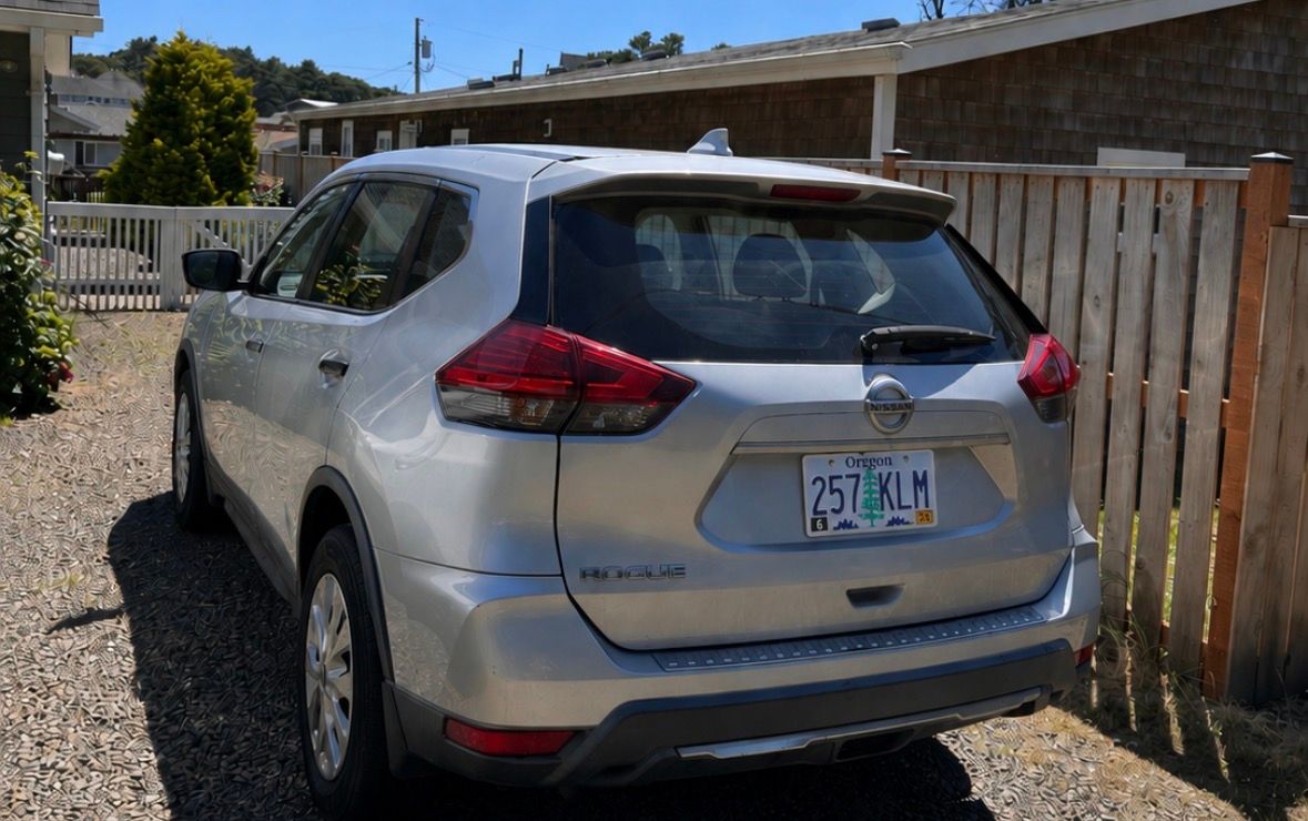 Used 2017 Nissan Rogue S FWD image 2