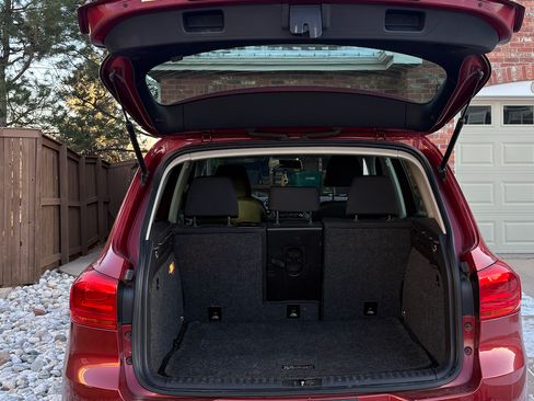 Used 2014 Volkswagen Tiguan S image 12