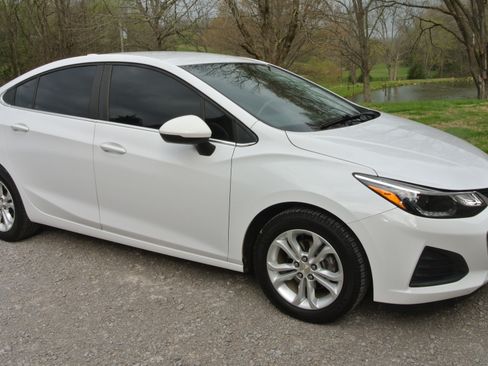 Used 2019 Chevrolet Cruze LT image 10