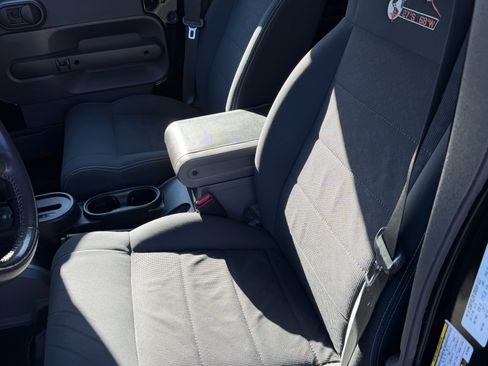 Used 2010 Jeep Wrangler Unlimited Sport image 4