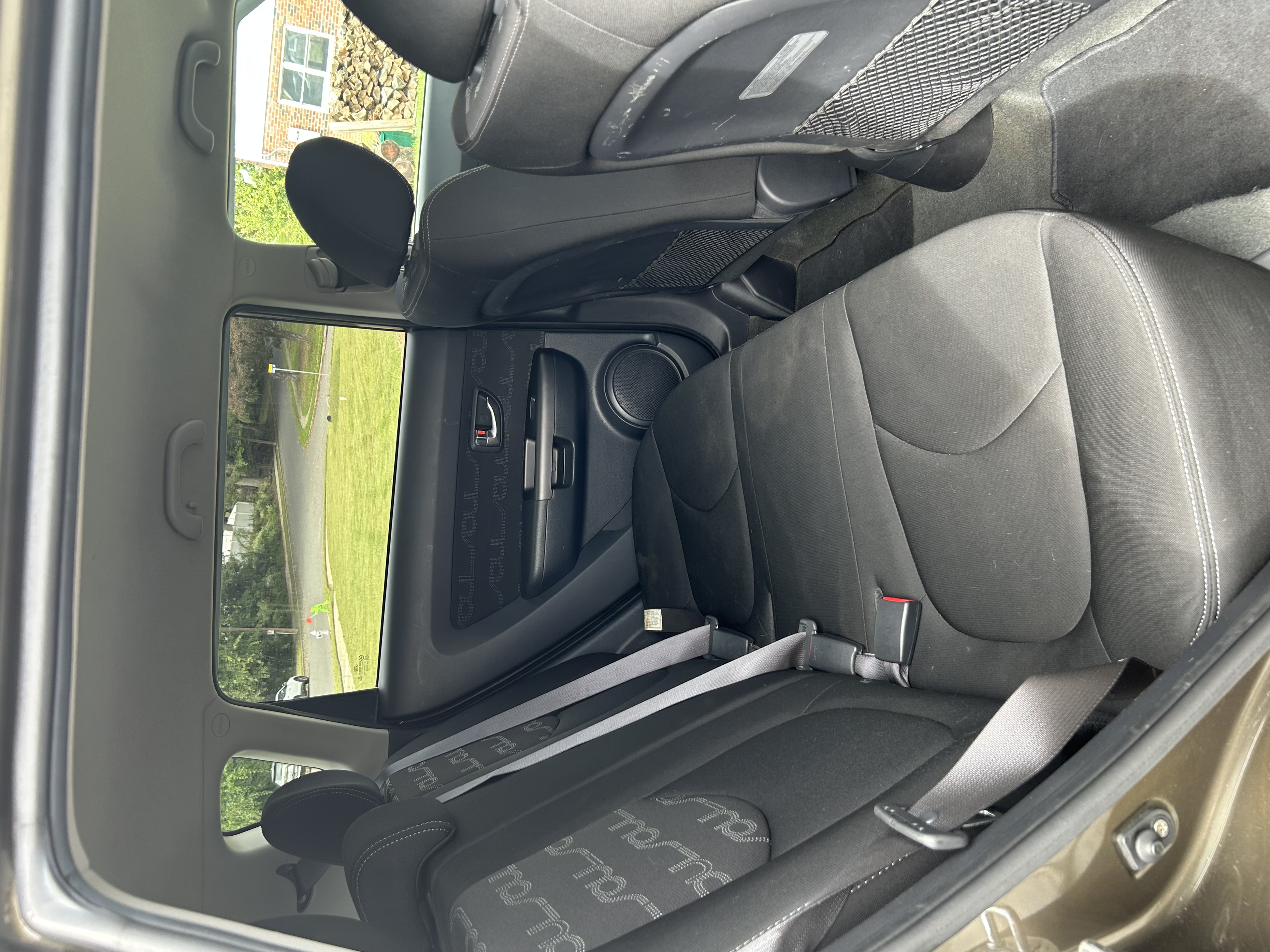 Used 2012 Kia Soul + w/ Audio Pkg FWD image 11