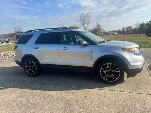 Used 2015 Ford Explorer Sport w/ Equipment Group 401A image 4