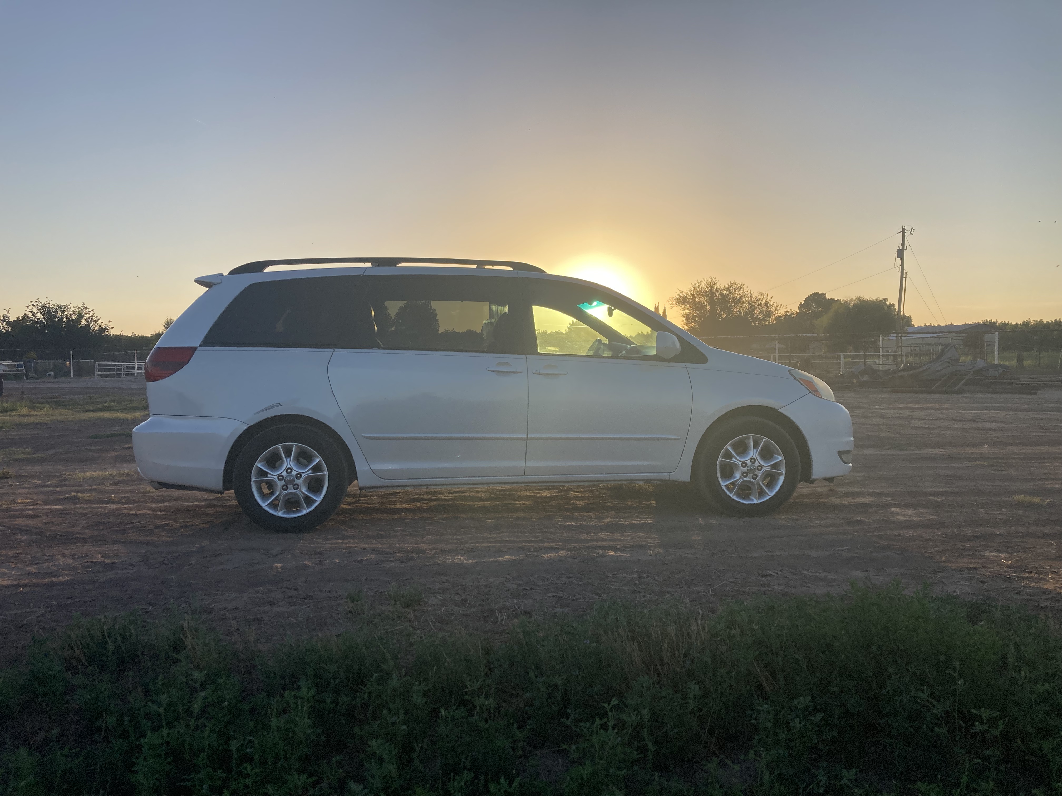 Used 2004 Toyota Sienna XLE w/ XLE Pkg 12 FWD image 5