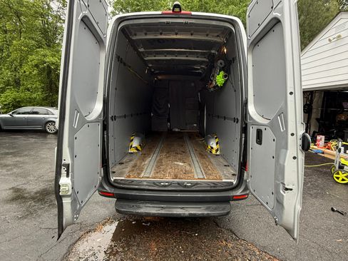 Used 2021 Mercedes-Benz Sprinter 2500 image 14