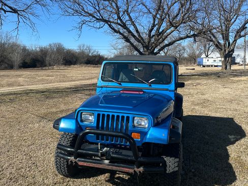 Used 1992 Jeep Wrangler 4WD image 5