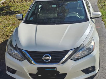 Used 2016 Nissan Altima 2.5 SL w/ Moonroof Package