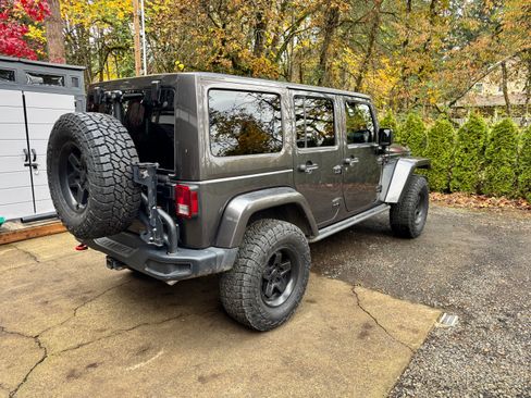 Used 2017 Jeep Wrangler Unlimited Rubicon image 6