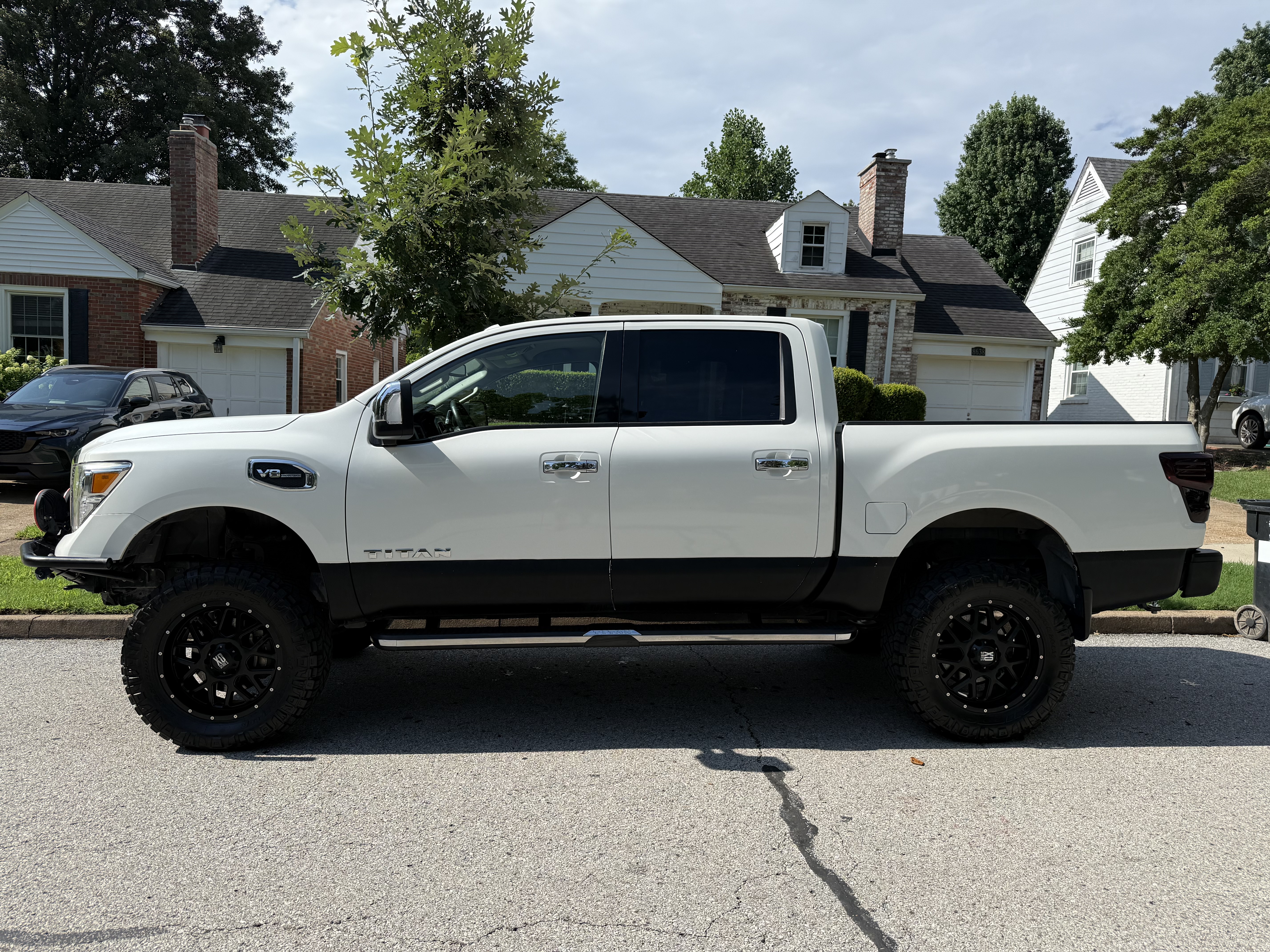 Used 2017 Nissan Titan SL w/ Off-Road Package AWD/4WD image 2