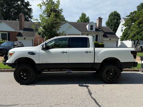 Used 2017 Nissan Titan SL w/ Off-Road Package AWD/4WD image 2