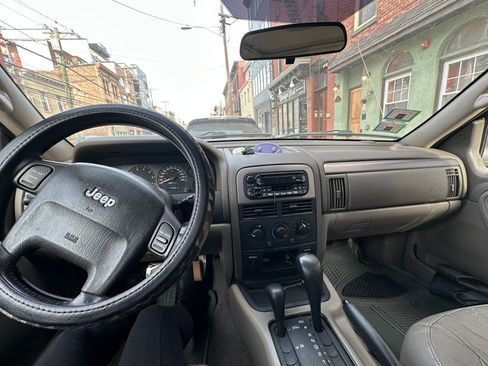 Used 2004 Jeep Grand Cherokee Laredo w/ Cold Weather Group image 11